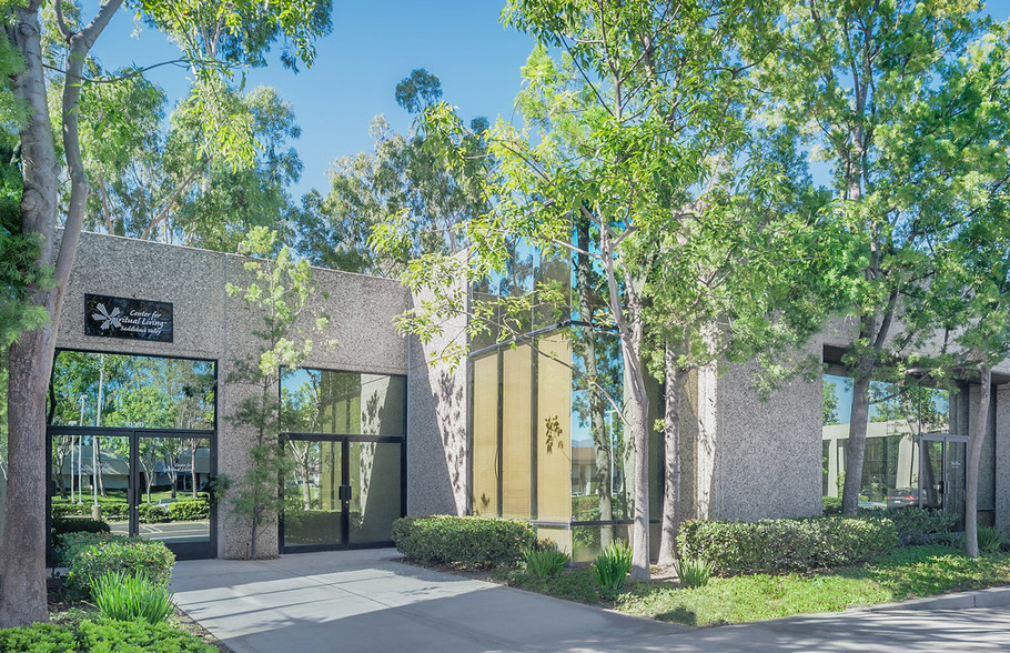 23181 Verdugo Dr, Laguna Hills, CA à louer - Photo de l’immeuble – Image 3 sur 6