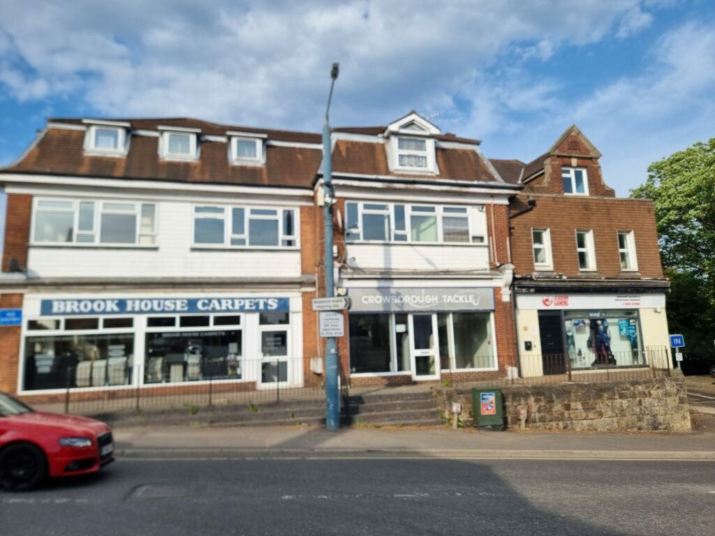 Crowborough Hl, Crowborough à louer Photo de l’immeuble– Image 1 sur 3
