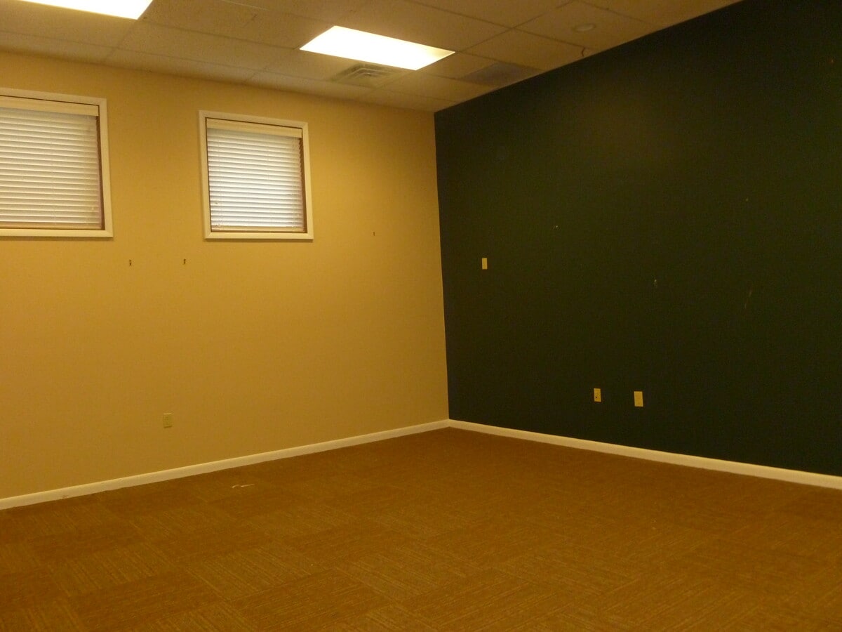 12504 Lake Ridge Dr, Woodbridge, VA 22192 - Lot A -  - Photo intérieure - Image 2 of 4