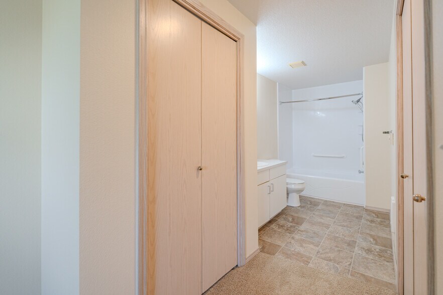 5301 Plomondon St, Vancouver, WA à vendre - Photo de l’immeuble – Image 3 sur 19