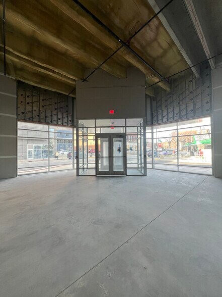 222 W Berry St, Fort Wayne, IN à louer - Photo de l’immeuble – Image 2 sur 9