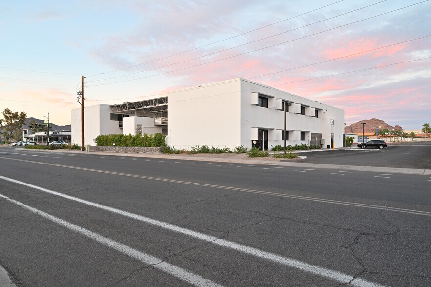 4801 E McDowell Rd, Phoenix, AZ à vendre - Photo de l’immeuble – Image 1 sur 7