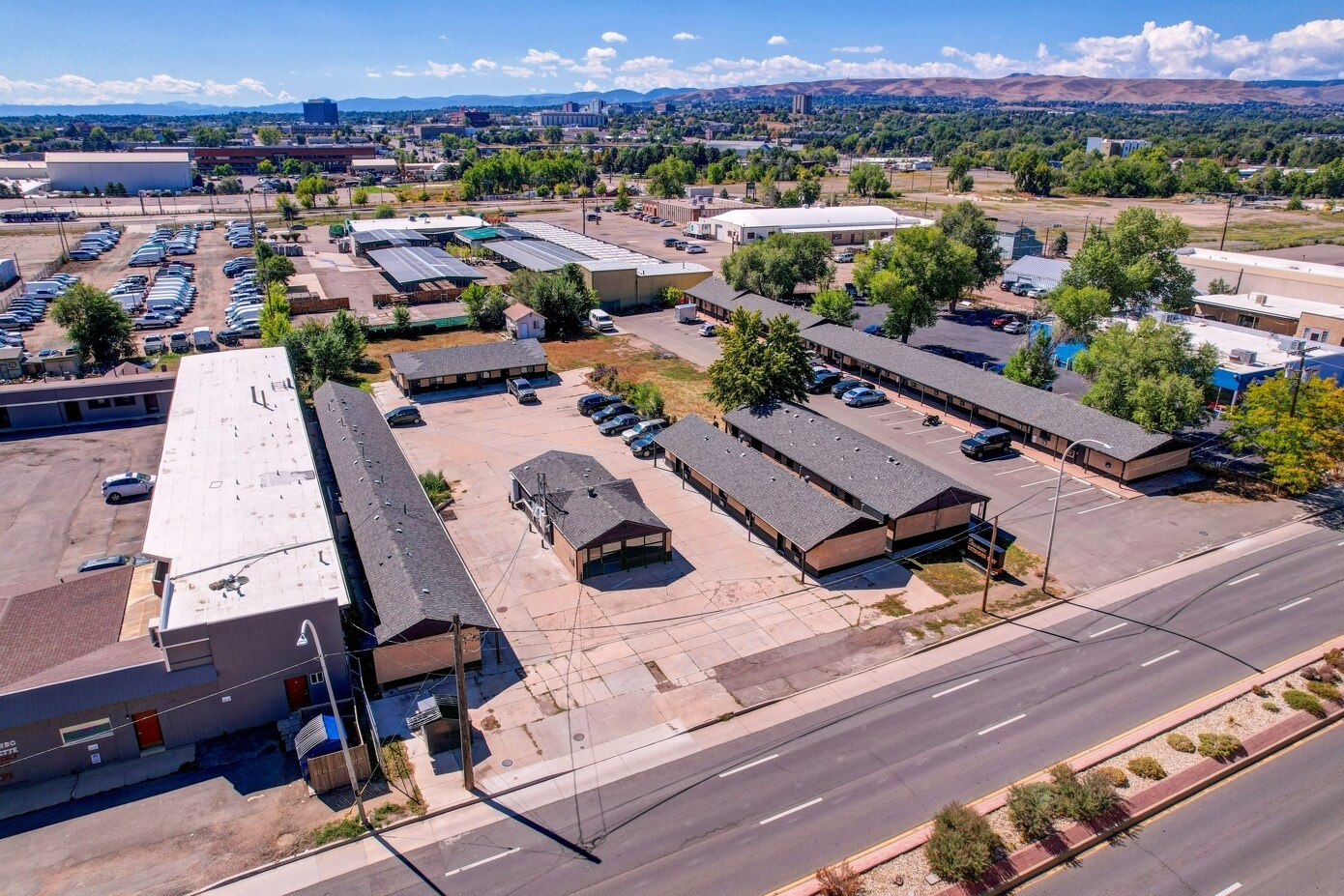 11090 W Colfax Ave, Lakewood, CO à vendre Photo principale– Image 1 sur 19