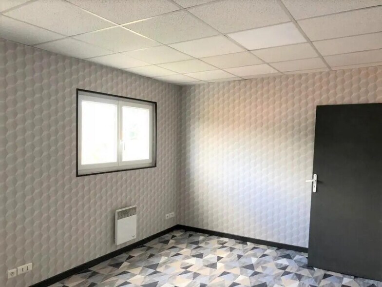 Bureau dans Le Mée-sur-Seine à louer - Photo de l’immeuble – Image 1 sur 5