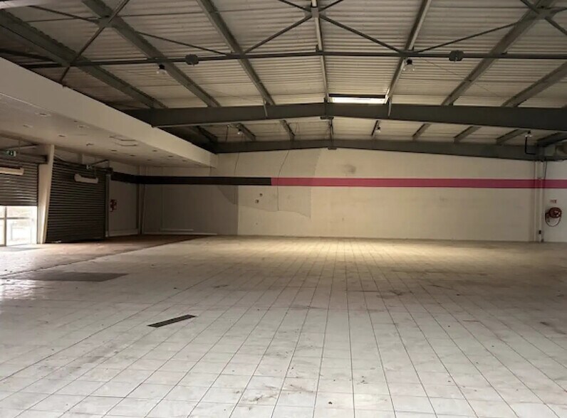 Local commercial dans Maurepas à louer - Photo intérieure – Image 2 sur 6