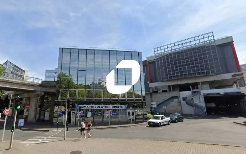 Bureau dans Évry-Courcouronnes à louer - Photo de l’immeuble – Image 1 sur 8