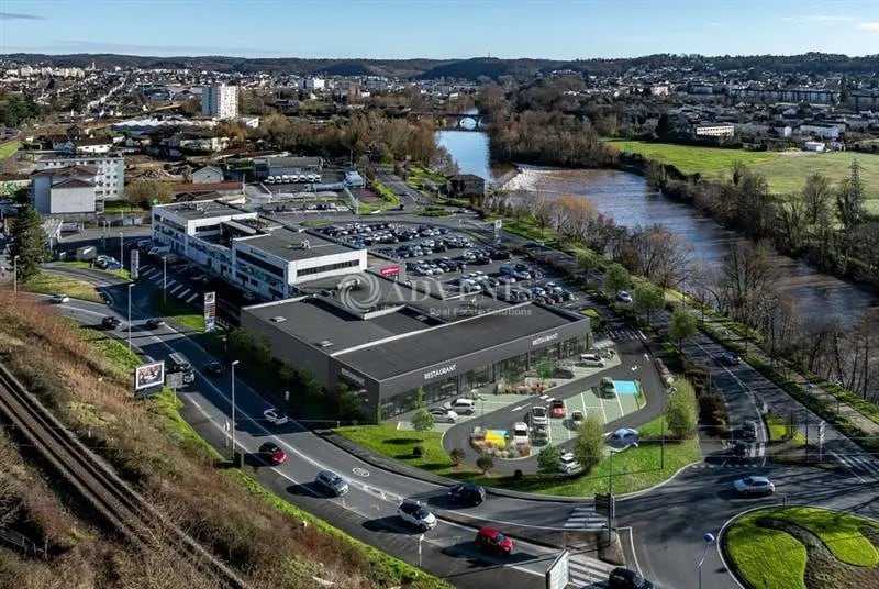Local commercial dans Périgueux à louer - Photo de l’immeuble – Image 2 sur 4