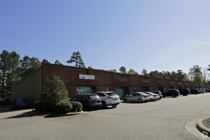 8431 Garvey Dr, Raleigh, NC à louer - Photo de l’immeuble – Image 3 sur 4