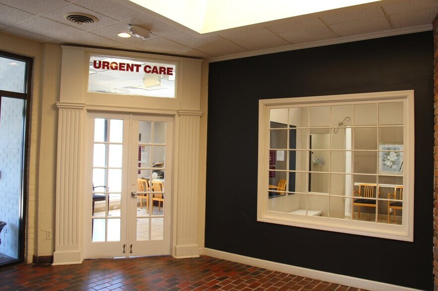 20311 Mack Ave, Grosse Pointe, MI à louer - Photo intérieure – Image 3 sur 11