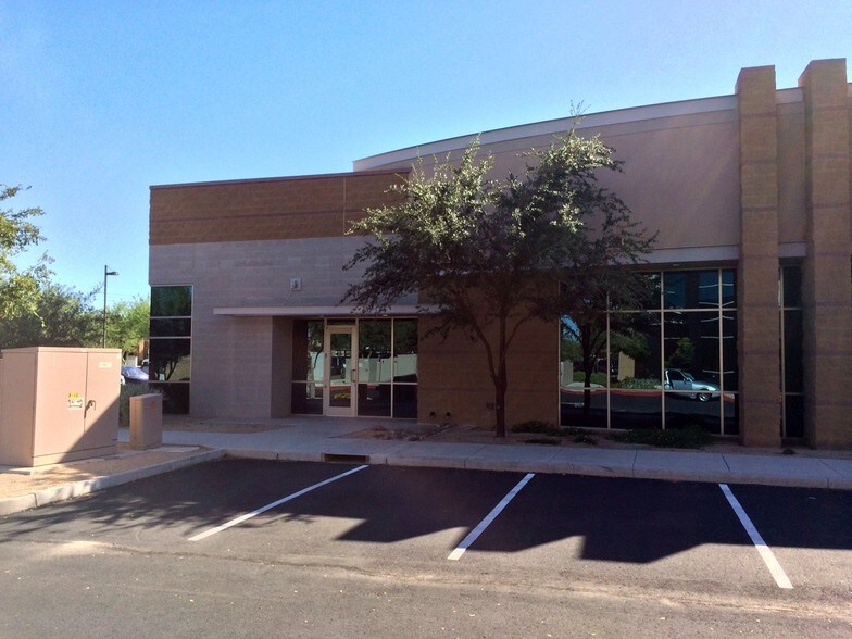 5700 W Chandler Blvd, Chandler, AZ à louer - Photo de l’immeuble – Image 3 sur 43