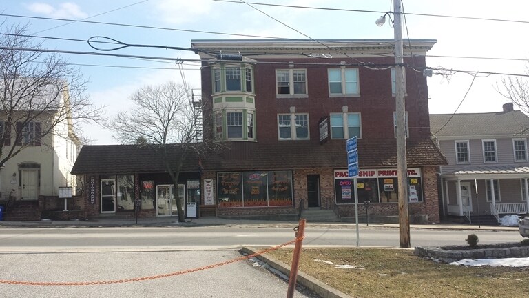 208 E King St, Shippensburg, PA à louer - Photo de l’immeuble – Image 2 sur 16