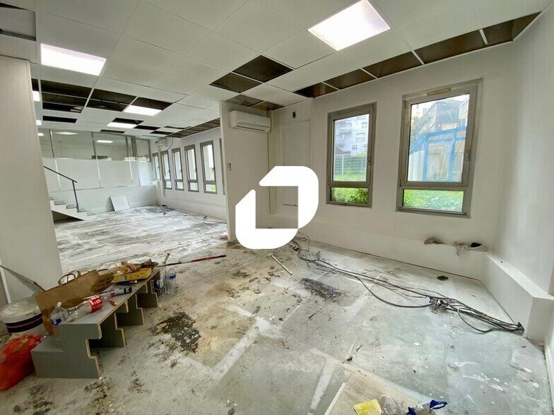 Bureau dans Clichy à louer - Photo de l’immeuble – Image 3 sur 15
