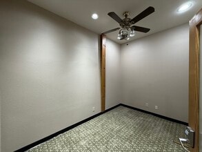 5101 E University Dr, Denton, TX à louer Photo de l’immeuble– Image 1 sur 1