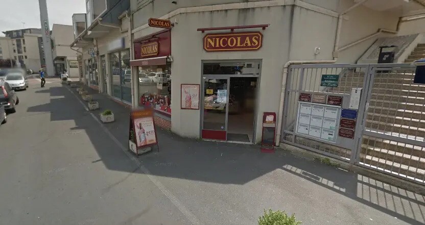 Local commercial dans Creil à louer - Photo de l’immeuble – Image 1 sur 7