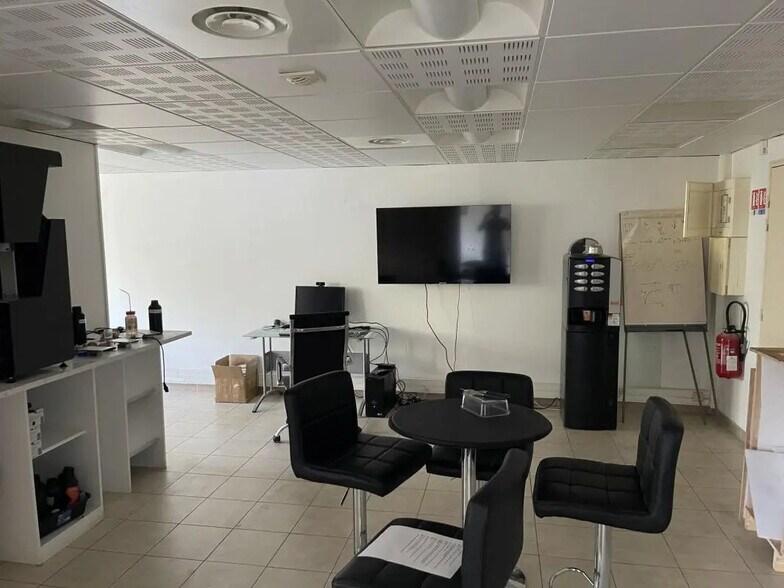 Bureau dans Mouans-Sartoux à louer - Photo de l’immeuble – Image 2 sur 8