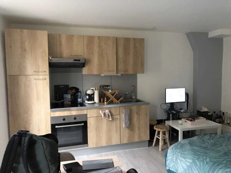 Bureau dans Beaumont-sur-Oise à vendre - Photo de l’immeuble – Image 2 sur 11