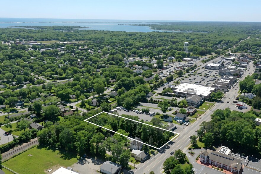 110 E Montauk Hwy, Hampton Bays, NY à vendre - Aérien – Image 2 sur 2