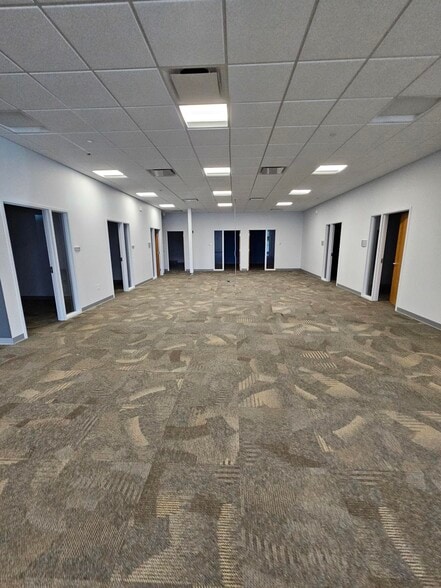 1130 E Walnut St, Carbondale, IL à louer - Hall d’entrée – Image 3 sur 12
