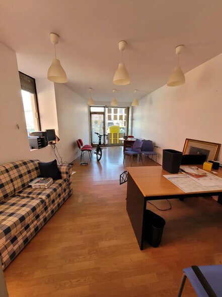 24 Place Des Maisons Neuves, Villeurbanne à louer - Photo de l’immeuble – Image 2 sur 7
