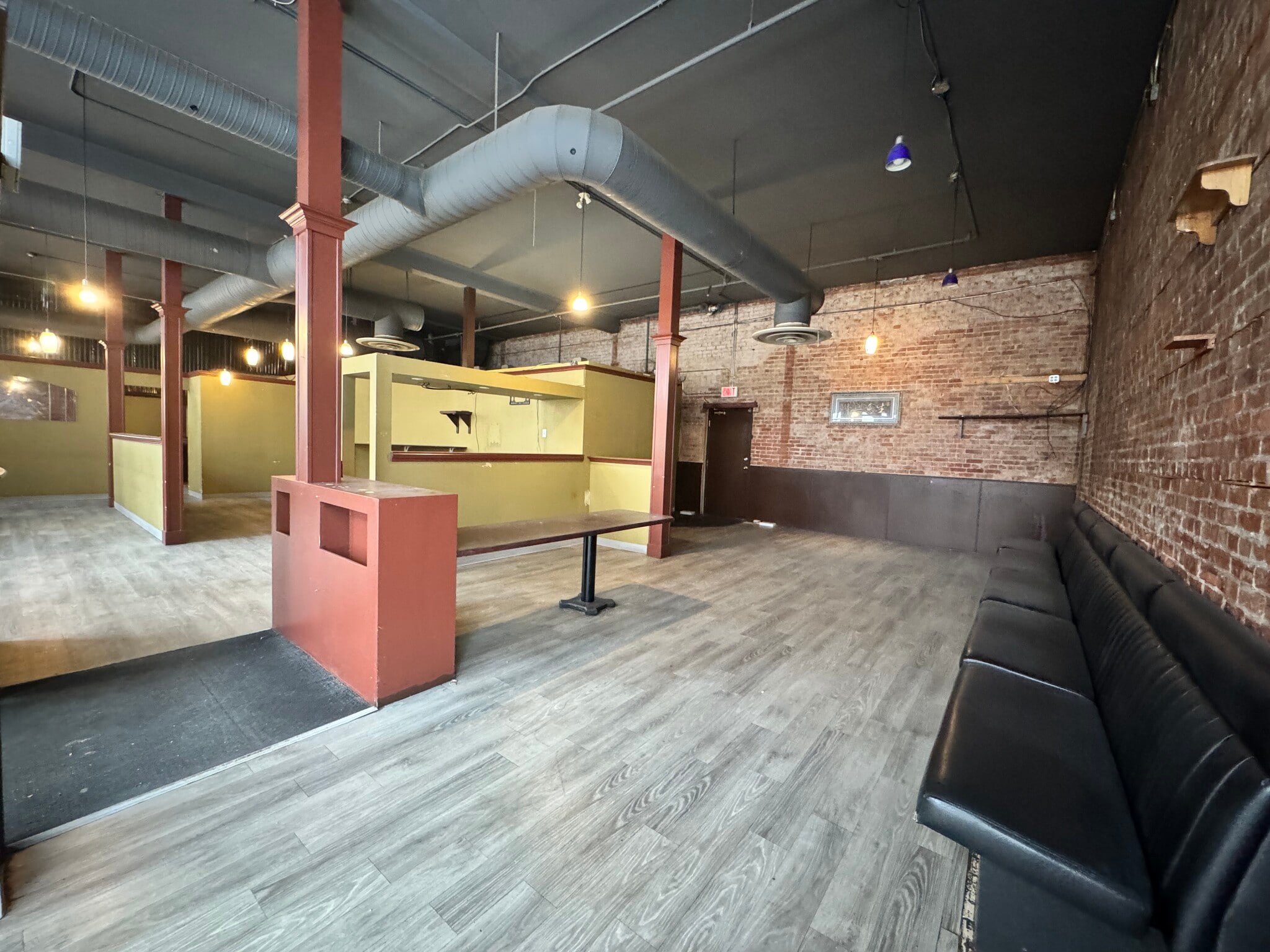 1018 MacLeod Trail SE, Calgary, AB à louer Photo intérieure– Image 1 sur 3