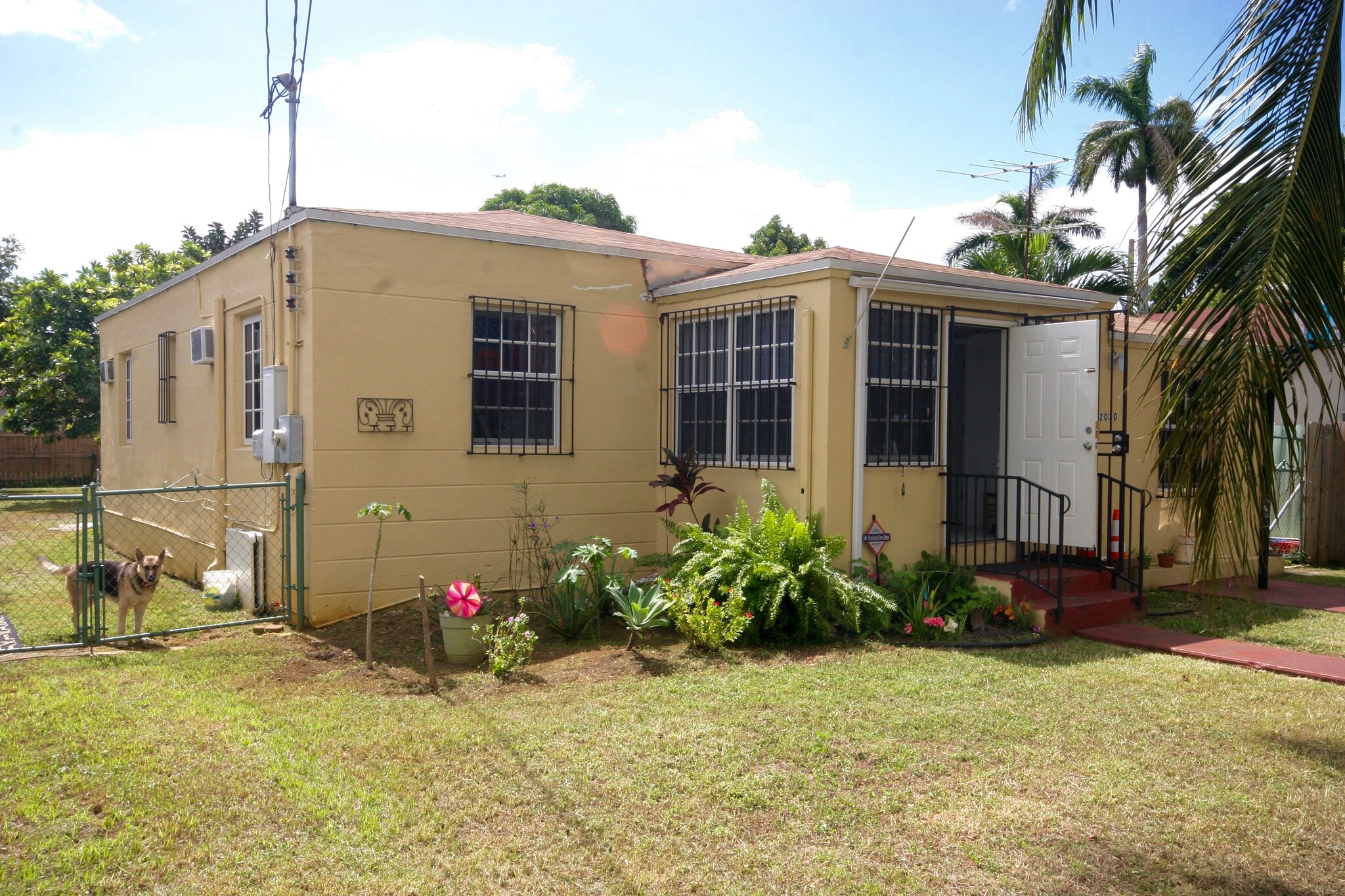 2030 34th, Miami, FL à vendre Photo principale– Image 1 sur 2