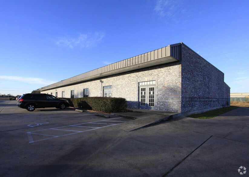 8900 Emmett F Lowry Expy, Texas City, TX à louer - Photo de l’immeuble – Image 2 sur 6