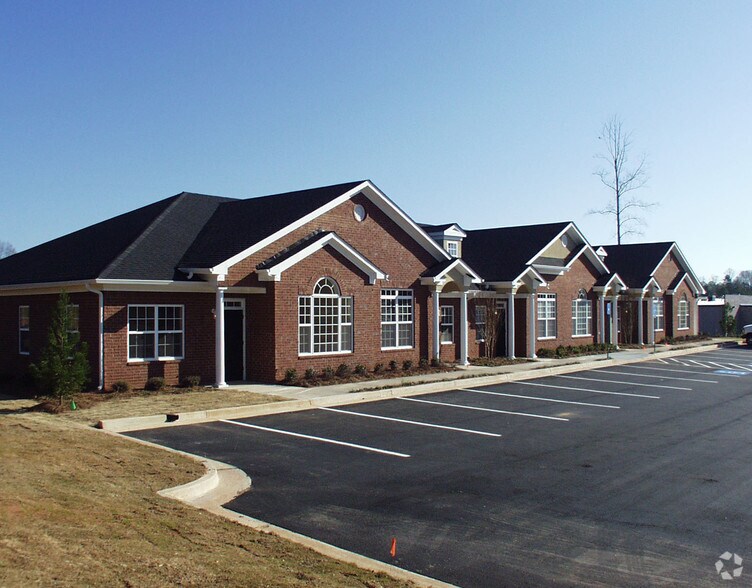 1815 Lockeway Dr, Alpharetta, GA à louer - Photo de l’immeuble – Image 1 sur 9