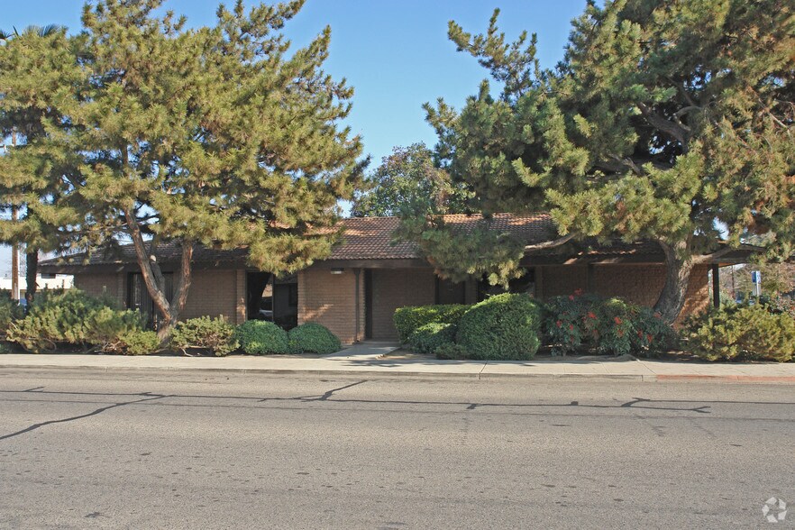 822 W Center St, Visalia, CA à louer - Photo de l’immeuble – Image 2 sur 8