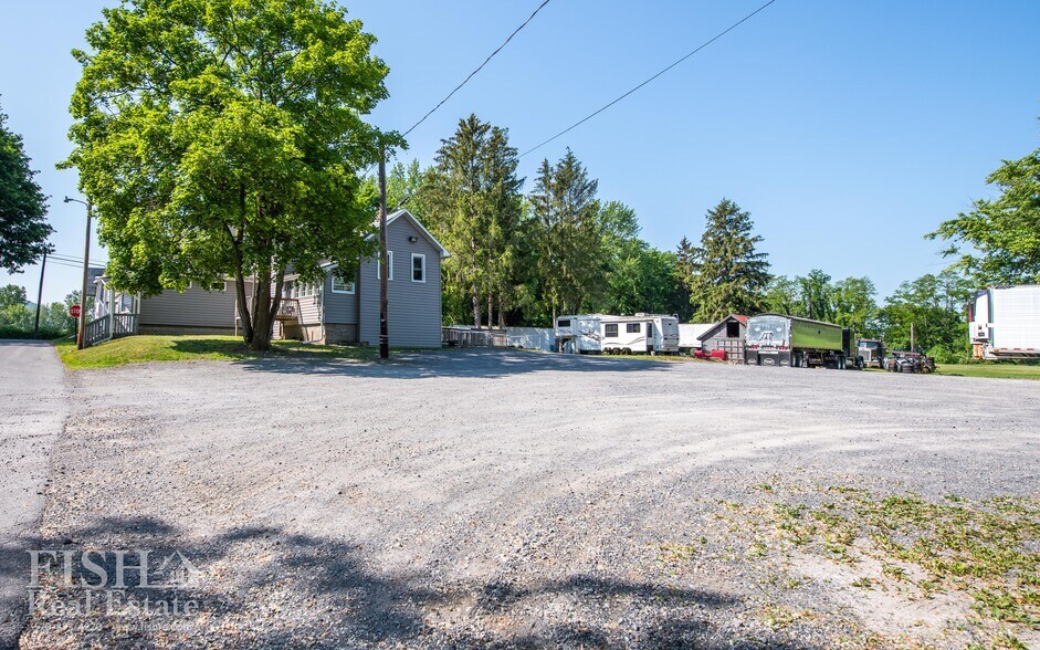 2093 Island Rd, Lock Haven, PA à vendre - Photo de l’immeuble – Image 2 sur 33