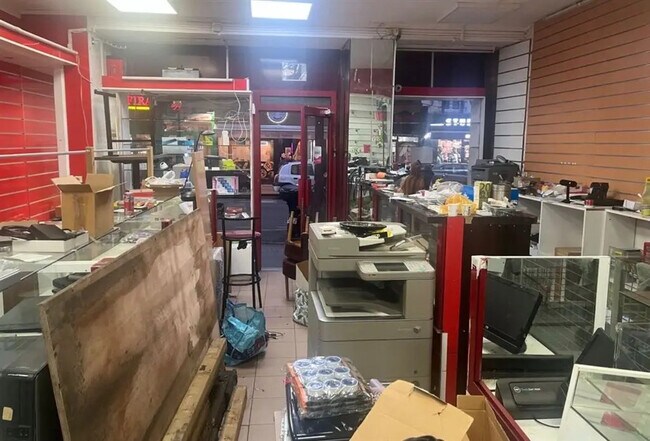 Plus de détails pour Local commercial à louer