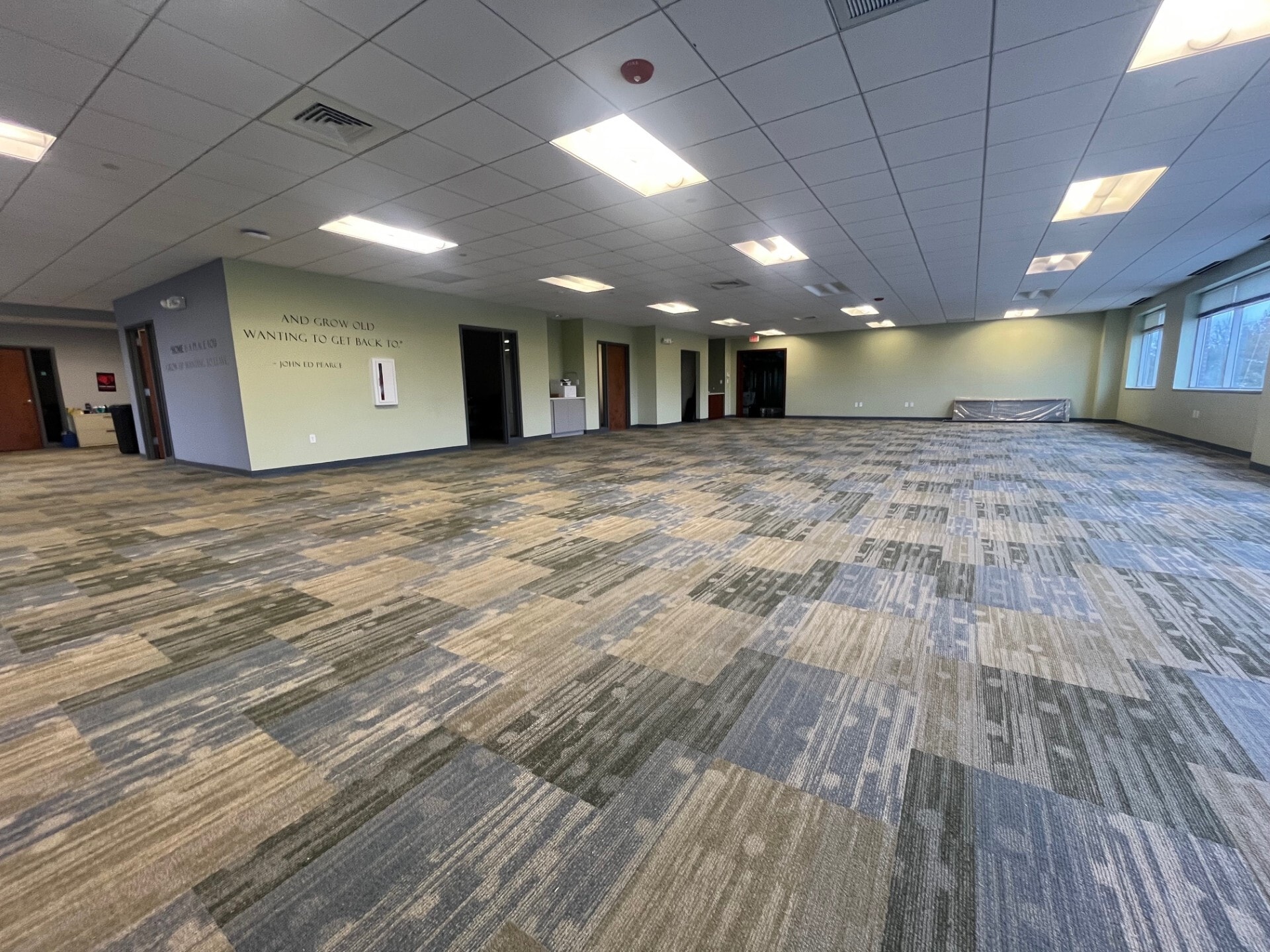 99 Conifer Hill Dr, Danvers, MA à louer Photo intérieure– Image 1 sur 8