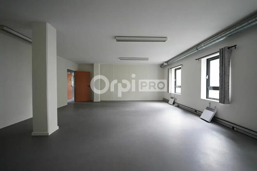 Bureau dans Villeurbanne à louer - Photo de l’immeuble – Image 3 sur 7