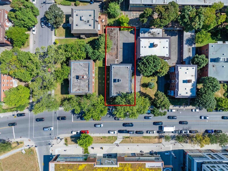 2750 Av Van Horne, Montréal, QC à vendre - Photo de l’immeuble – Image 3 sur 9