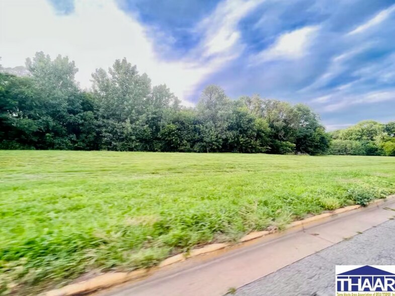 2010 Maple Ave, Terre Haute, IN à vendre - Photo de l’immeuble – Image 2 sur 3