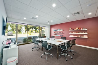 2036-2048 Armacost Ave, Los Angeles, CA à louer Photo intérieure– Image 1 sur 4