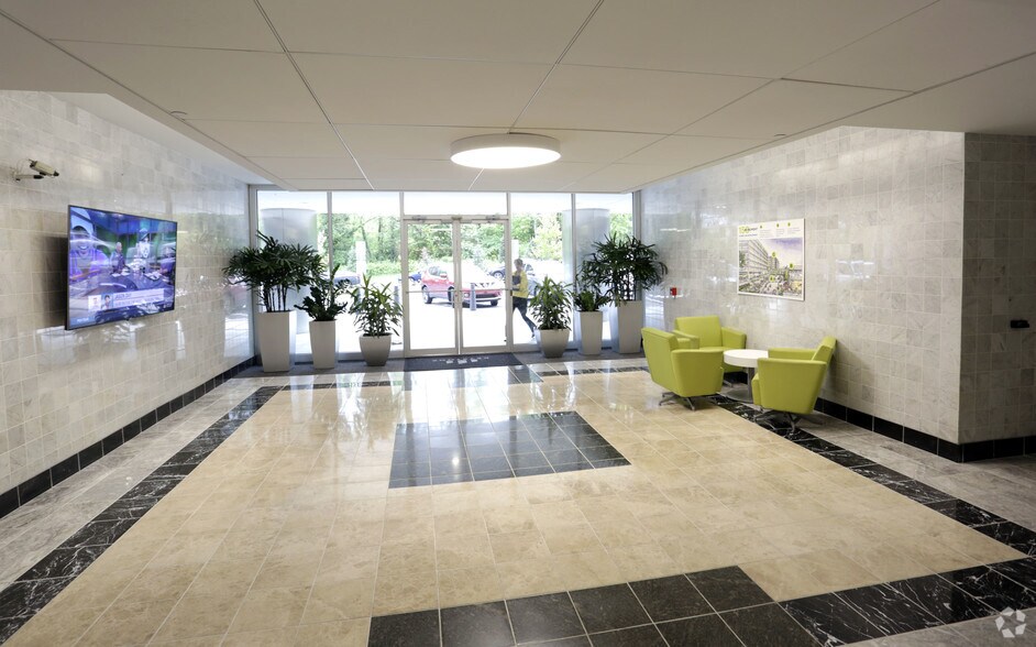 150 Monument Rd, Bala Cynwyd, PA à louer - Hall d’entrée – Image 2 sur 36