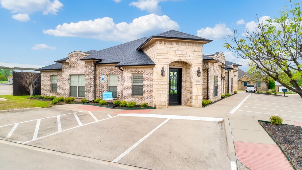 8201 Mid Cities Blvd, North Richland Hills, TX à vendre - Photo principale – Image 1 sur 9