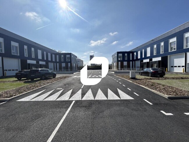 Plus de détails pour 297 Avenue Paul Langevin, Moissy-Cramayel - Local d'activités à louer
