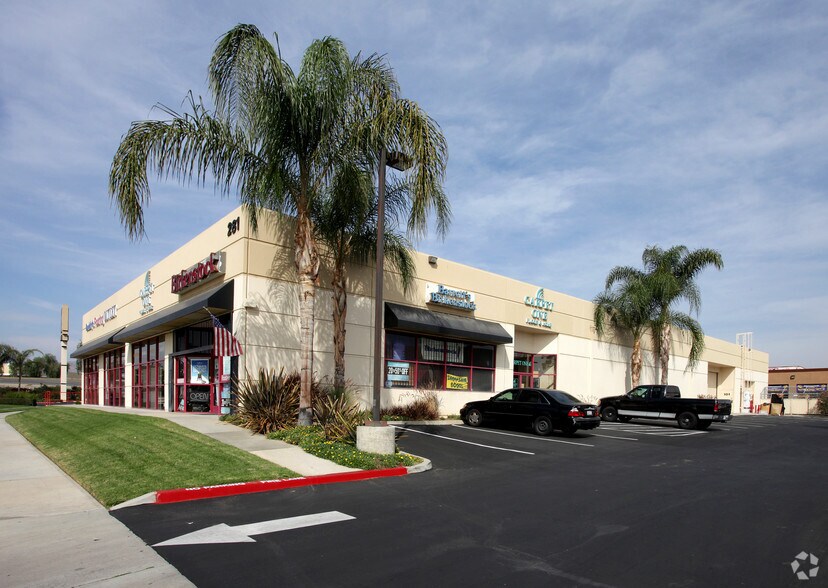 281 DuPont St, Corona, CA à louer - Photo de l’immeuble – Image 3 sur 6