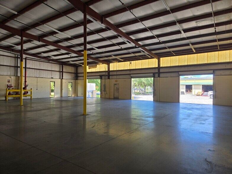 9855 Mining Dr, Jacksonville, FL à louer - Photo de l’immeuble – Image 2 sur 12