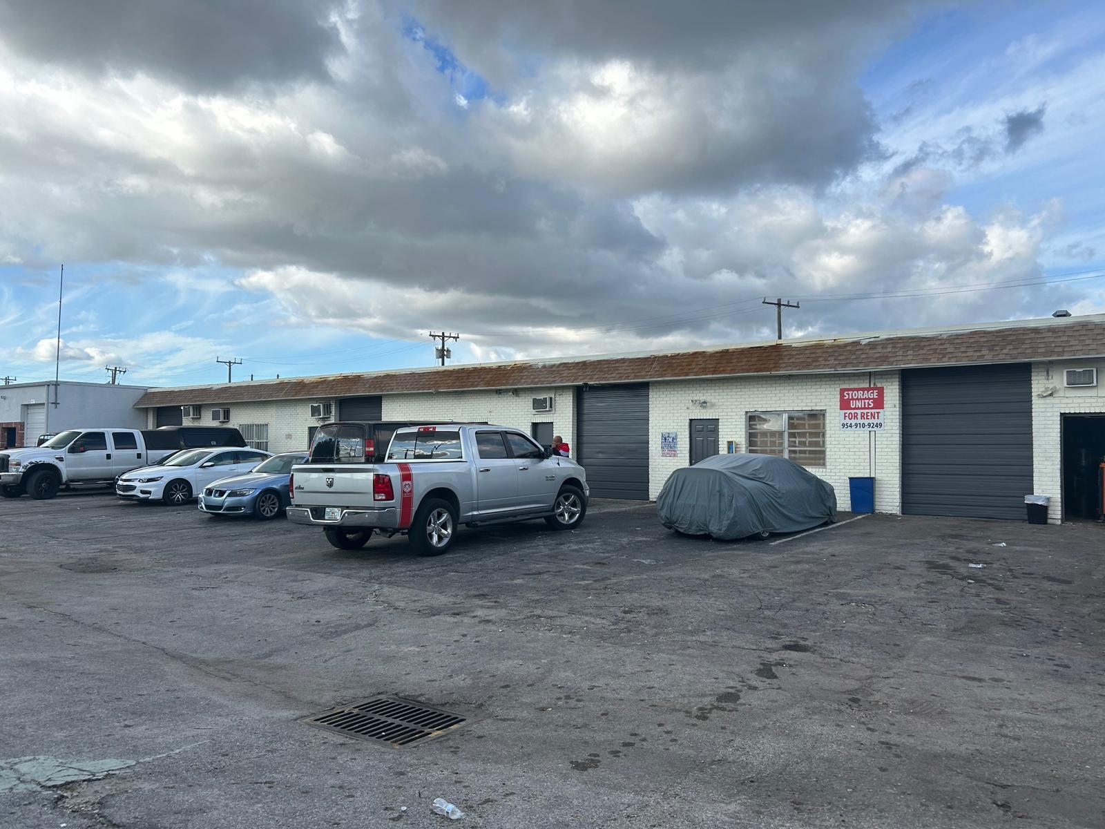 4631-4641 NW 8th Ave, Oakland Park, FL à louer Photo de l’immeuble– Image 1 sur 5