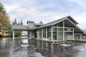18208 66th Ave NE, Kenmore, WA à louer Photo de l’immeuble– Image 1 sur 10