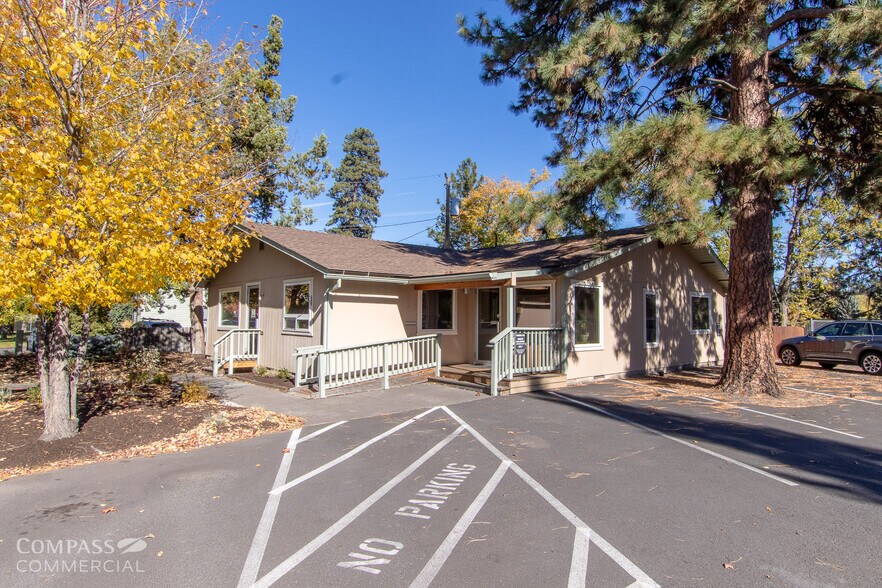 1222 NE 4th St, Bend, OR à vendre - Photo de l’immeuble – Image 2 sur 13