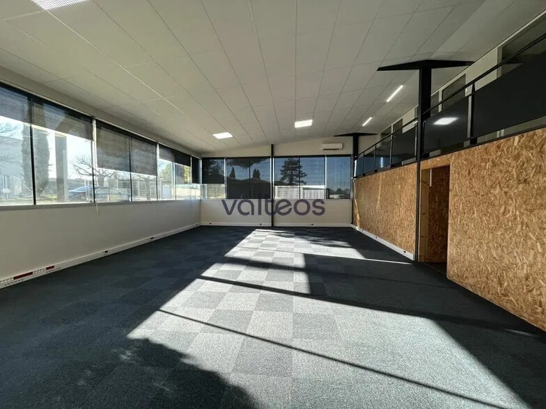 Bureau dans Mondouzil à vendre - Photo de l’immeuble – Image 2 sur 11