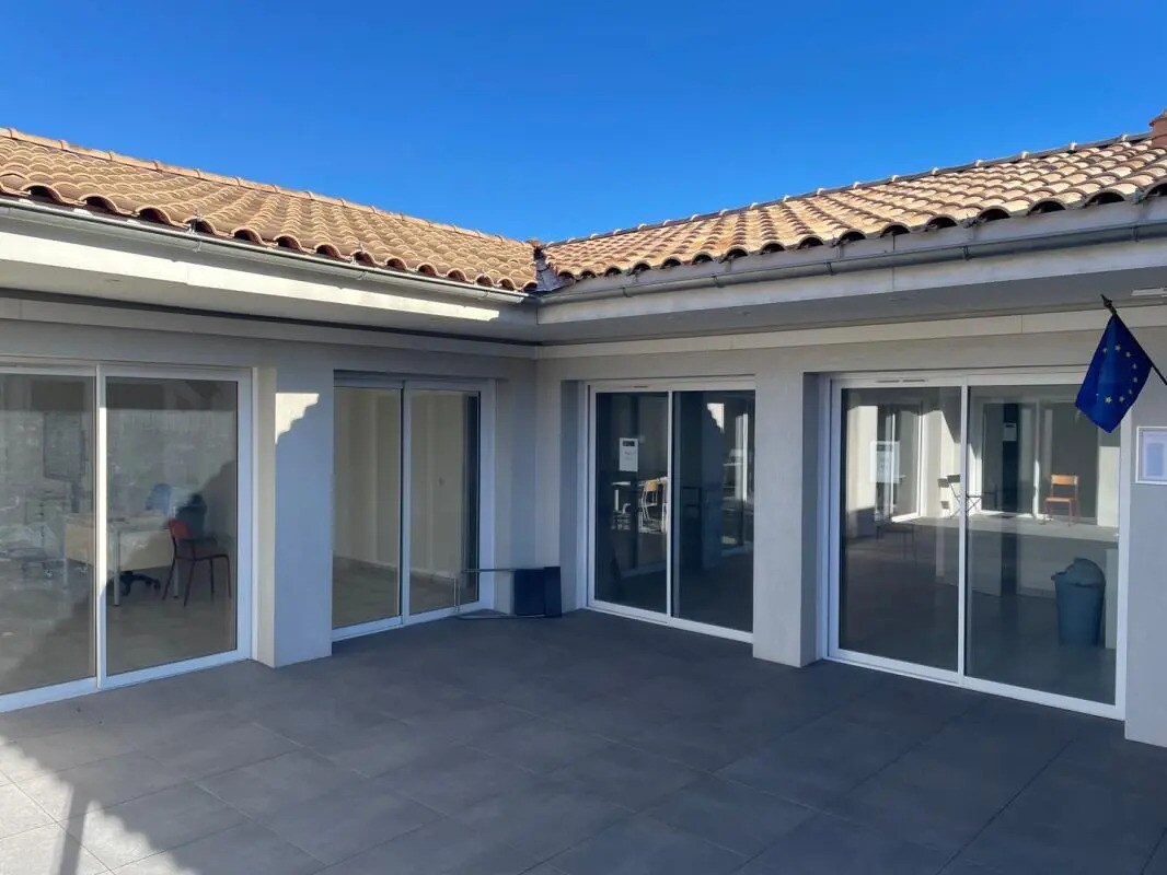 Bureau dans Solliès-Pont à louer Photo de l’immeuble– Image 1 sur 7