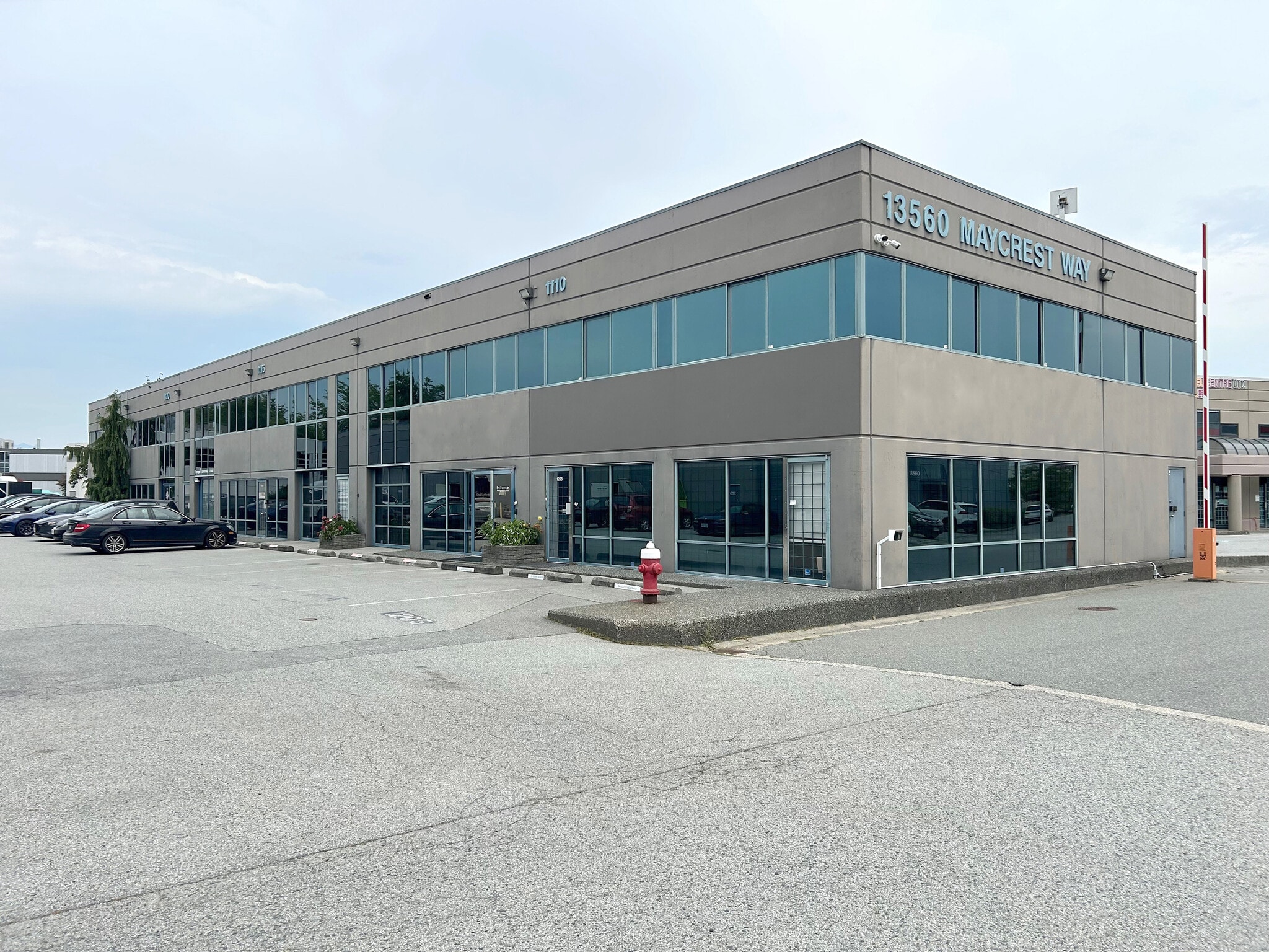 13560 Maycrest Way, Richmond, BC à louer Photo de l’immeuble– Image 1 sur 5