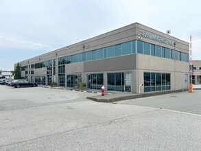 13560 Maycrest Way, Richmond, BC à louer Photo de l’immeuble– Image 1 sur 5