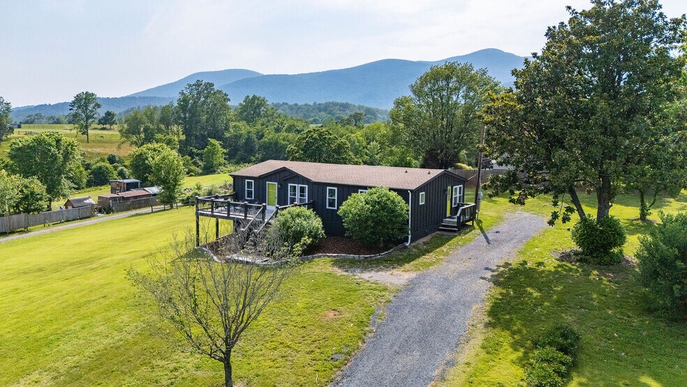 7825 Rockfish Valley Hwy, Afton, VA à vendre - Photo de l’immeuble – Image 2 sur 42