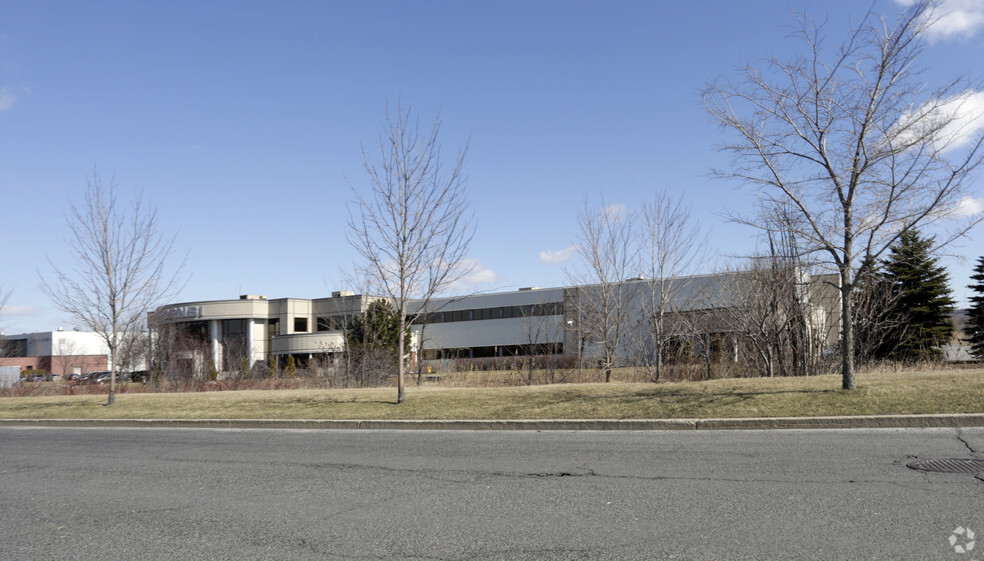 1100 Rue Parent, St-Bruno-de-Montarville, QC à louer - Photo de l’immeuble – Image 2 sur 2