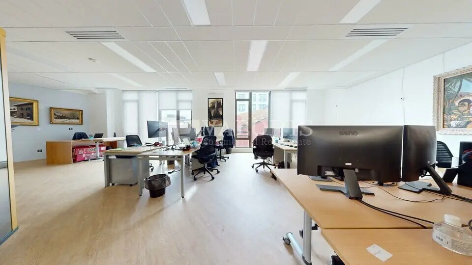 Bureau dans Lyon à vendre - Photo de l’immeuble – Image 2 sur 13